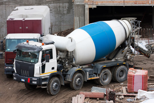 Cement mixer truck