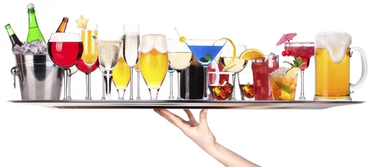 Crédence de cuisine en verre imprimé Bar different alcohol drinks on a tray
