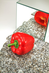 Spiegelbild einer Paprika