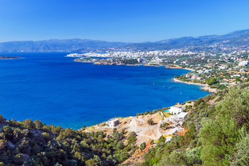 Fototapeta na wymiar Mirabello Bay z Agios Nikolaos miasta na Krecie, Grecja
