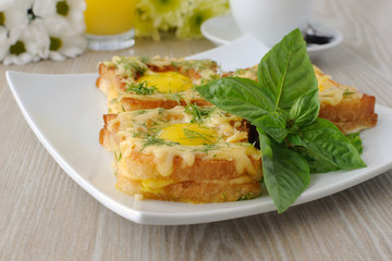 Obraz na płótnie Canvas Toast with egg and cheese with dill