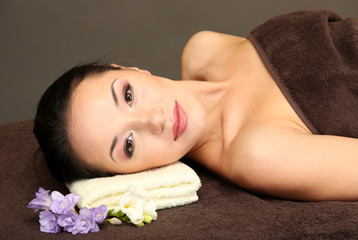 Obraz na płótnie Canvas Beautiful young woman in spa salon, on dark background