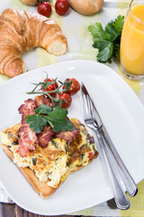 Scrambled Egg Sandwich with Bacon
