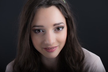 Naklejka premium portrait of a beautiful young woman posing in studio