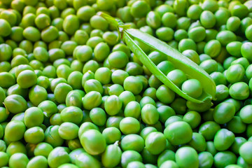 Fototapeta na wymiar green peas food vegetable healthy diet pod