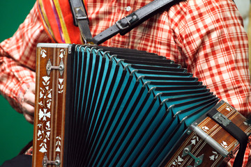 man plays the accordion