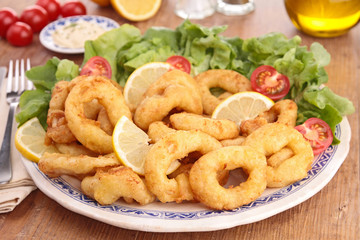 squid rings with lettuce