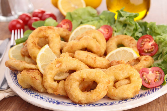 squid rings with lettuce