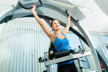 Patientin bei der Physiotherapie