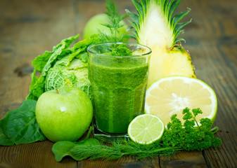 Healthy green smoothie