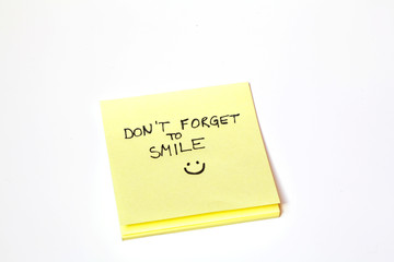Sticky note post-it, don't forget to smile, isolated - 50578699