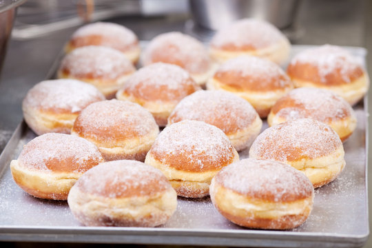 krapfen in der backstube