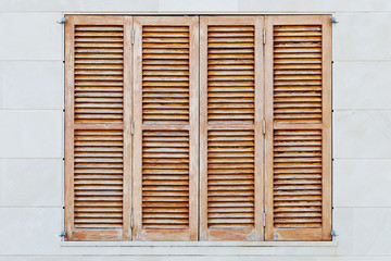 Braune Fensterläden