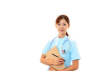 微笑む女医
