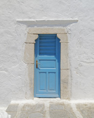 Fototapeta na wymiar niebieskie drzwi, Mykonos Island, Grecja