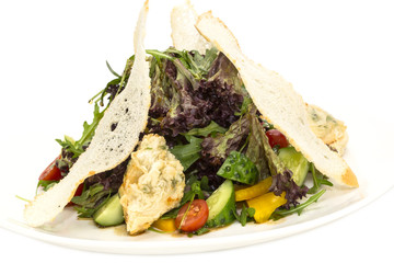 Салат из свежих овощей с сыром