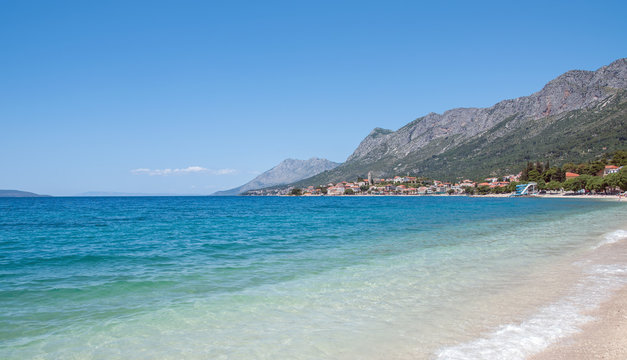 Urlaubs-und Badeort Gradac mit seinem 6 Kilometer langen Strand