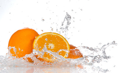 Fototapeta na wymiar Pomarańcze z zalewaniem
