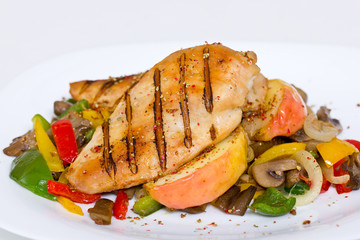Grilled chicken breast with vegetables