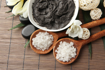 Composition with cosmetic clay for spa treatments,