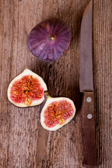 fresh figs and old knife