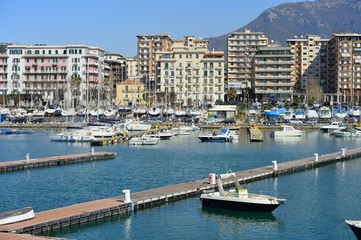 Fototapeta na wymiar widok na nadmorskiej Salerno