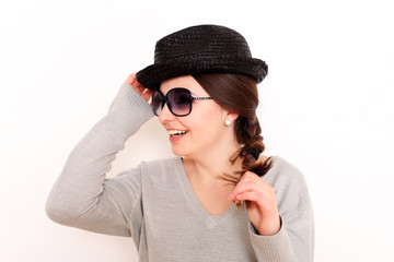 junge Frau mit Hut