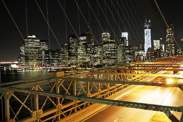 Fototapeta na wymiar Ruch w Brooklyn Bridge, Nowy Jork
