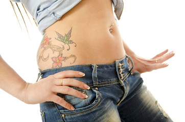 Barriga sexy con tatuaje