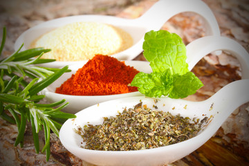 Gewürze, Paprika, Kräuter