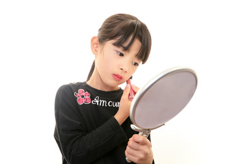 手鏡を持つ女の子