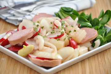 Wurstsalat mit Radieschen
