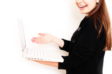 junges Mädchen mit Laptop
