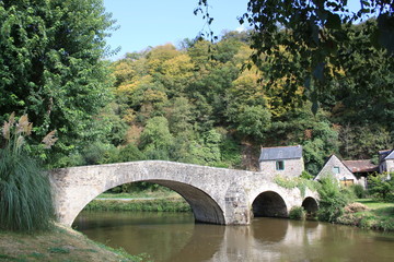 Fototapeta na wymiar Pont de Léhon ,cité de caractère