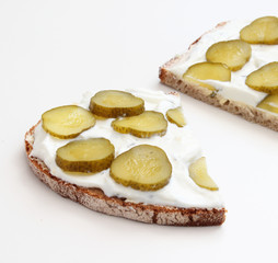 Quarkbrot mit Gurke