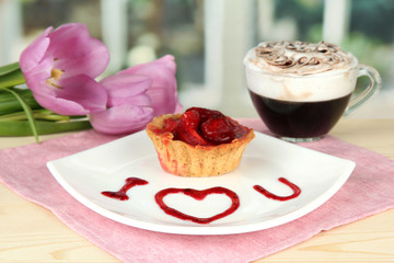 Sweet cake with strawberry and sauce
