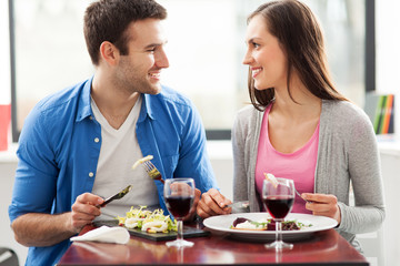 Obraz na płótnie Canvas Young couple in restaurant
