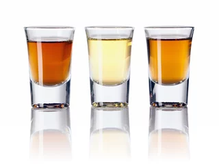 Photo sur Plexiglas Alcool Trois verres à liqueur