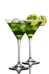 Grüne Cocktails isoliert