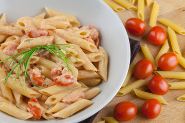 Pasta al salmone e pachino