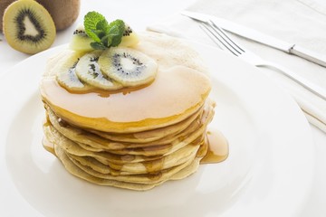 kiwi and honey pancakes
