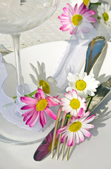 Einladung zum Geburtstag: romantisch gedeckter Tisch