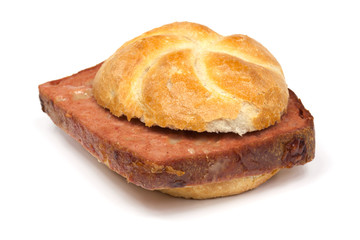 Semmel mit Leberkäse