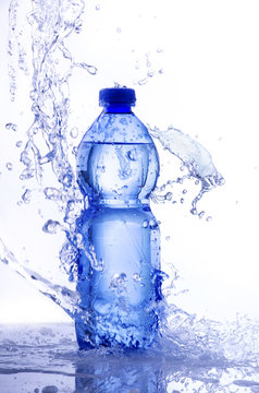 acqua splash in bottiglia