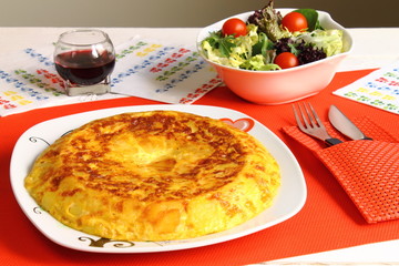 Tortilla con ensalada
