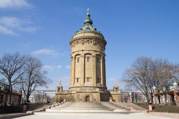 Fototapeta na wymiar Watter wieża w Mannheim, Niemcy