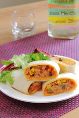 Wrap de tortilla con atún y verduras