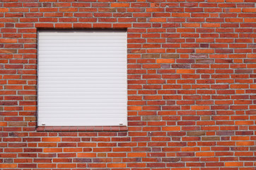 Fenster und  Ziegelmauer