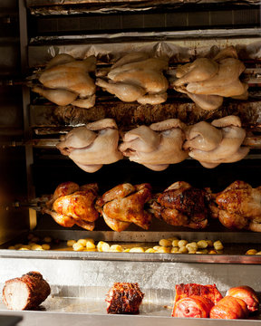 poulets rotis &agrave; la broche