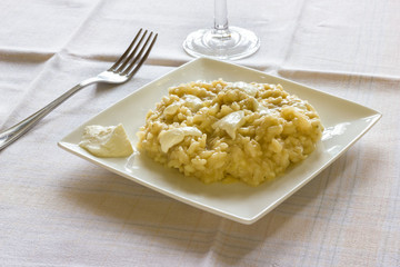 Risotto with shallots and soft cheese